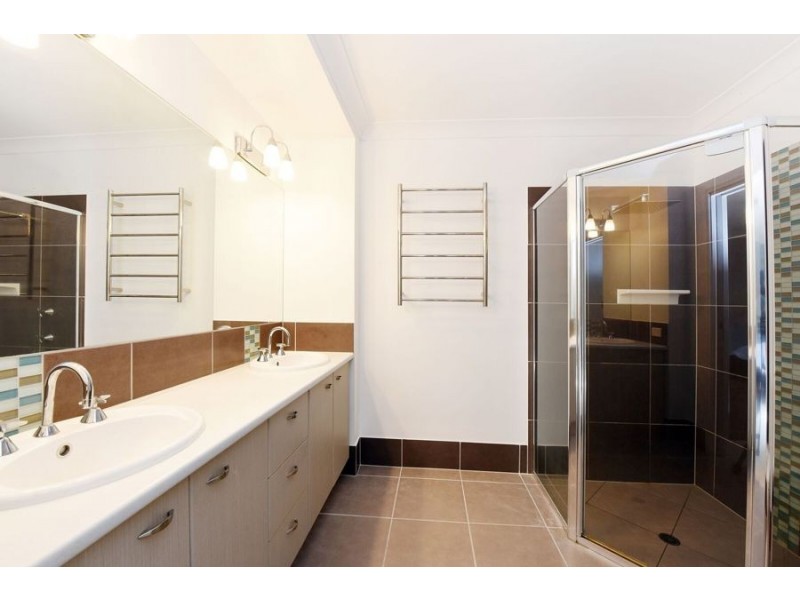 17 Tenkate Drive, Little Mountain QLD 4551