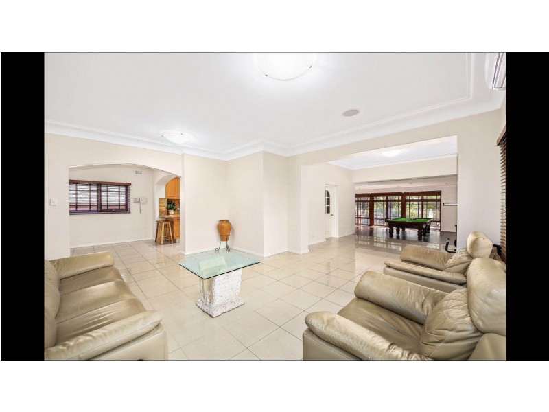 25 Gnarbo Ave, Carss Park NSW 2221