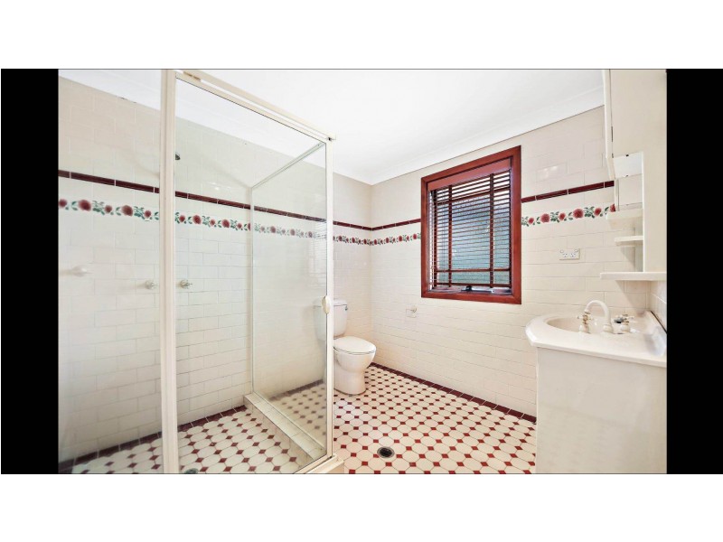 25 Gnarbo Ave, Carss Park NSW 2221
