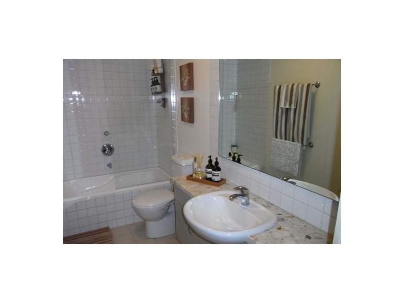 2/125 Ormond Road, Elwood VIC 3184