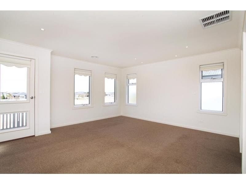 15 Ultimo Walk, Taylors Hill VIC 3037