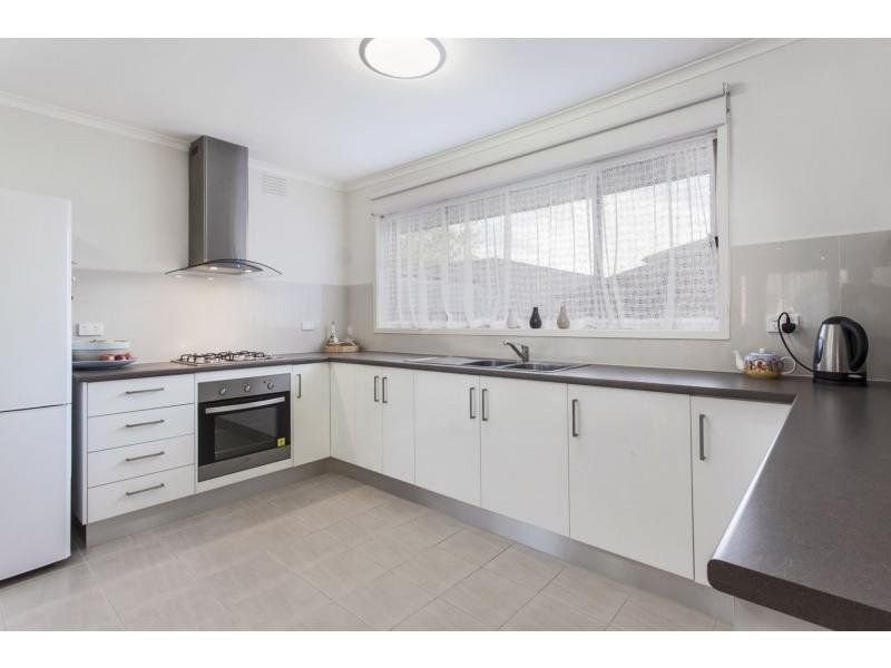 9 McIntyre Drive, Altona VIC 3018