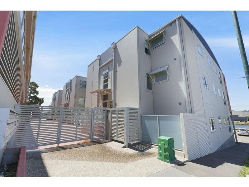 7/2 Saltriver Place, Footscray VIC 3011