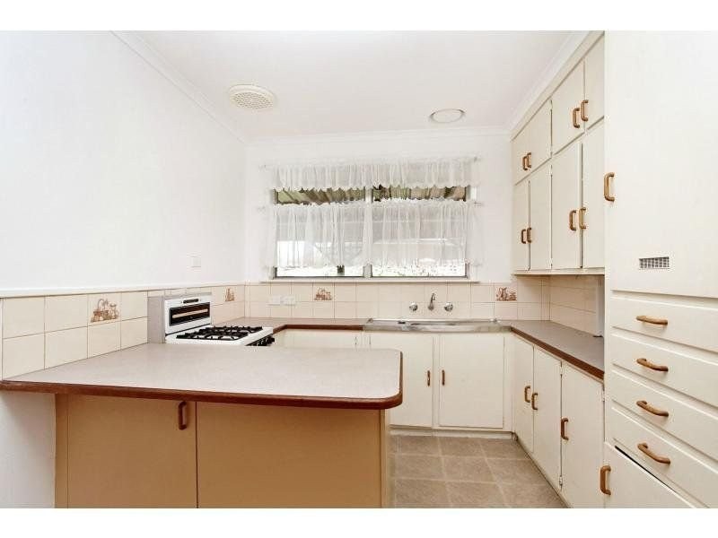 24 Robertson Crescent, Laverton VIC 3028