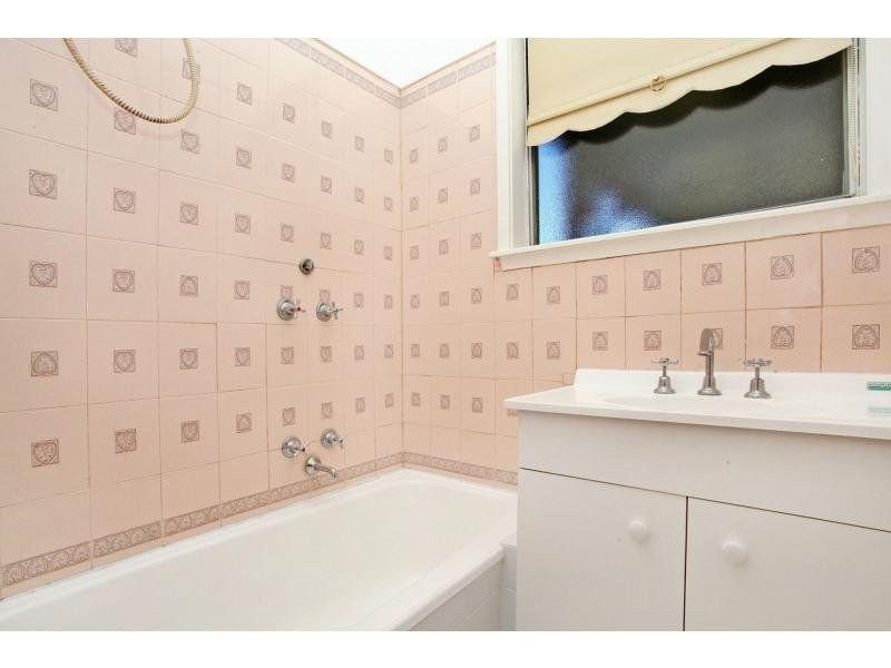24 Robertson Crescent, Laverton VIC 3028