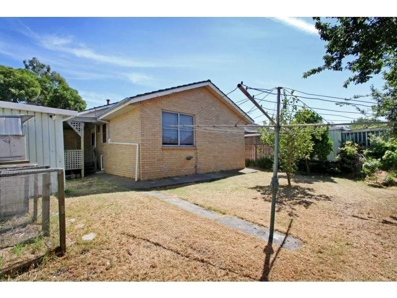 24 Robertson Crescent, Laverton VIC 3028