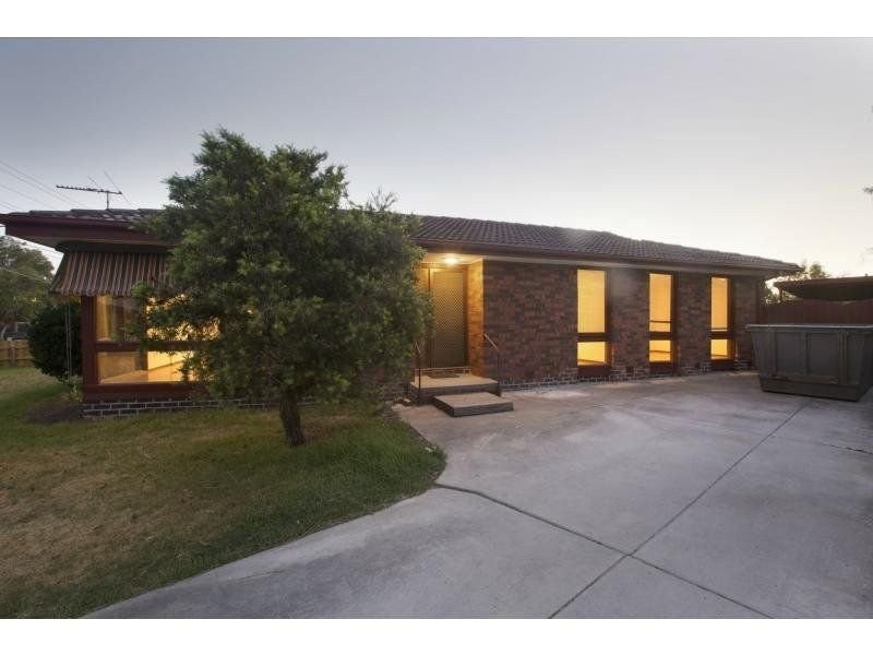 35 McIntyre Drive, Altona VIC 3018