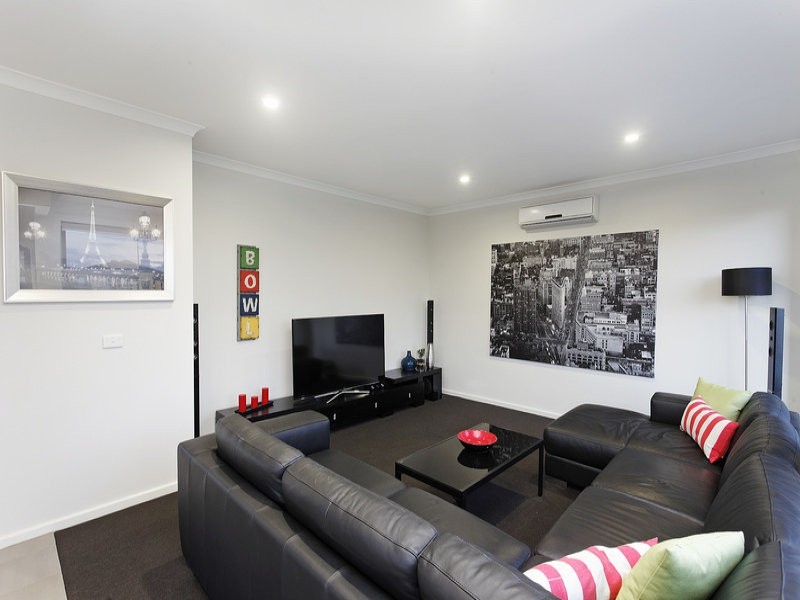 18 Mandrel Drive, Williams Landing VIC 3027