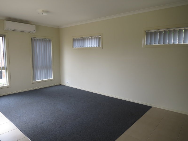 2/56 Henry Street, Melton VIC 3337