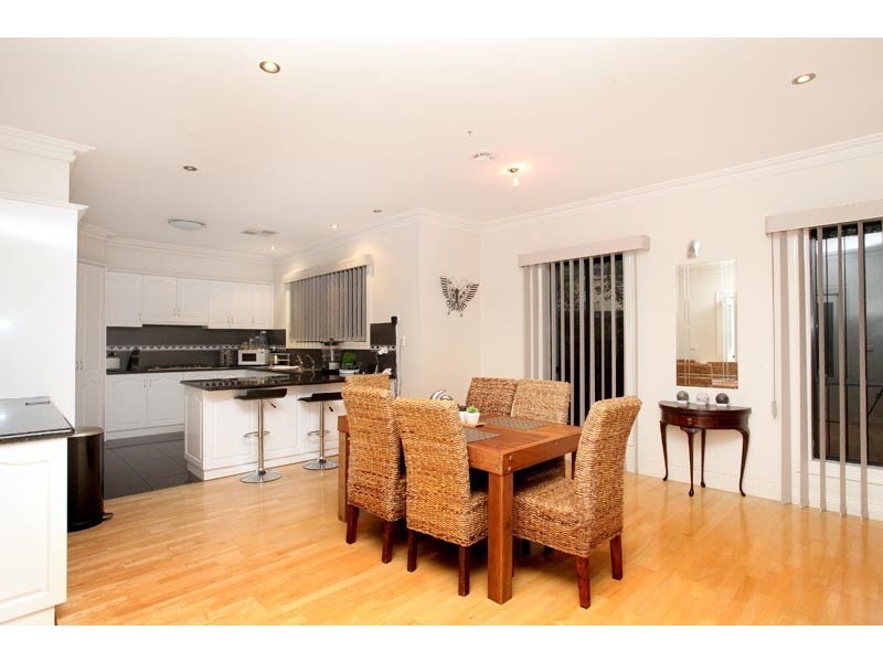 20 Eagleview Place, Sanctuary Lakes VIC 3030