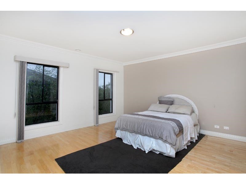 20 Eagleview Place, Sanctuary Lakes VIC 3030