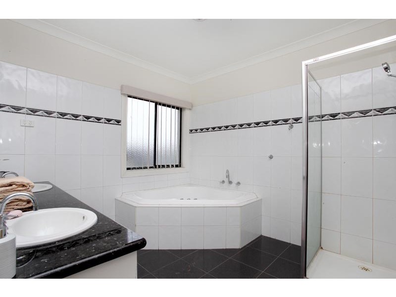 20 Eagleview Place, Sanctuary Lakes VIC 3030