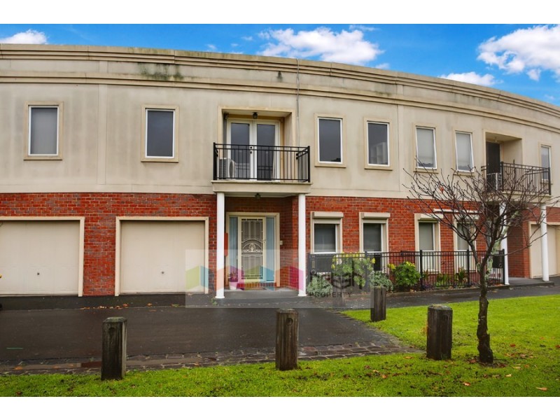 98 The Crescent, Kensington VIC 3031