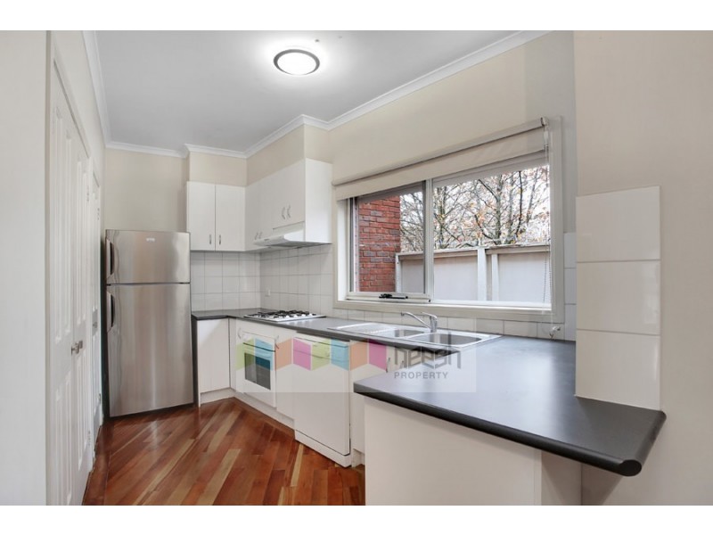 98 The Crescent, Kensington VIC 3031