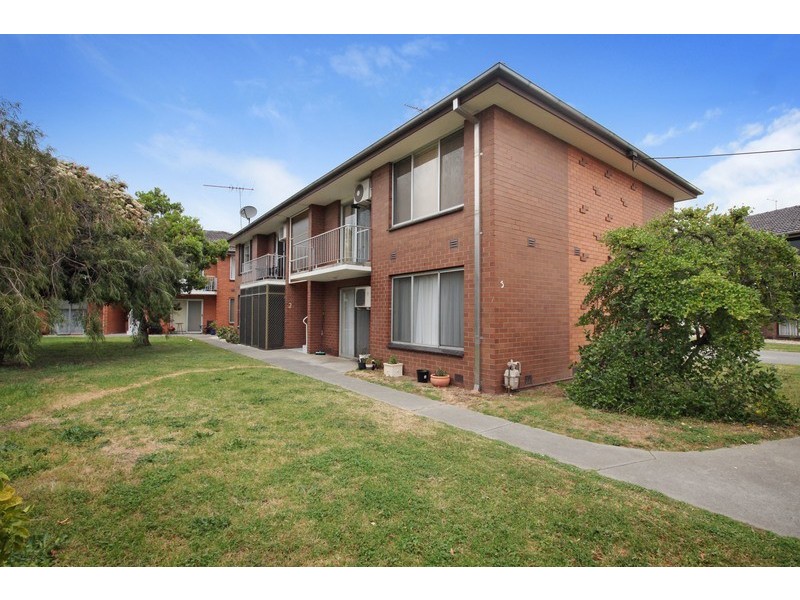 10/3 Robin Street, Altona VIC 3018