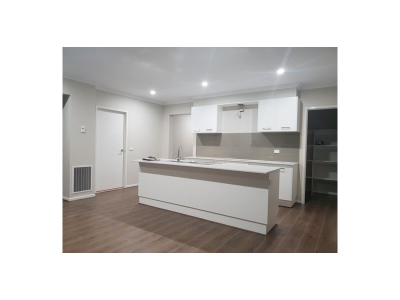 8 Nyanda Grove, Werribee VIC 3030