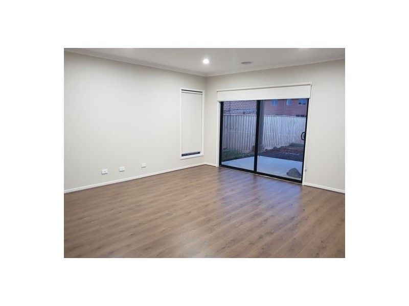 8 Nyanda Grove, Werribee VIC 3030