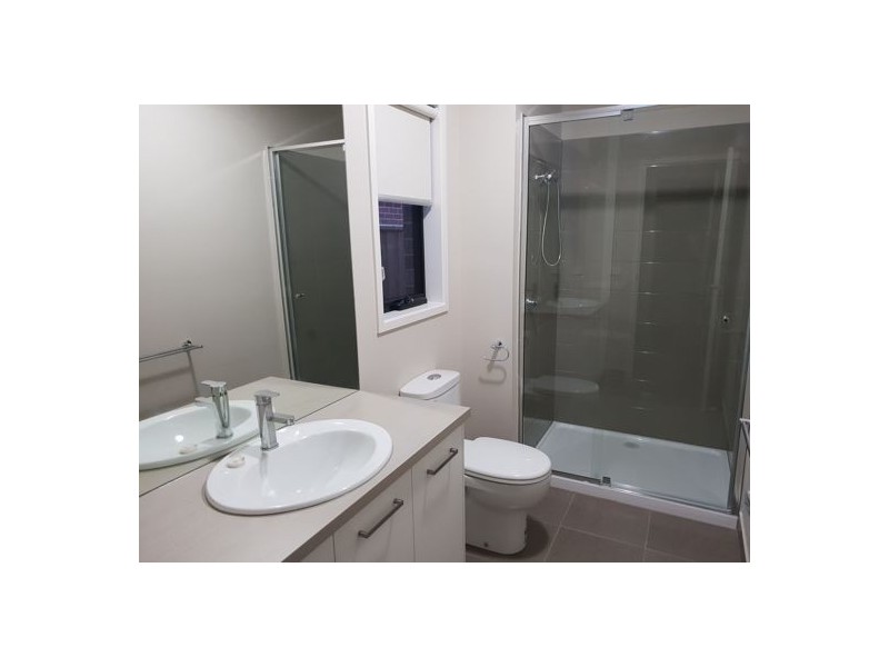 8 Nyanda Grove, Werribee VIC 3030