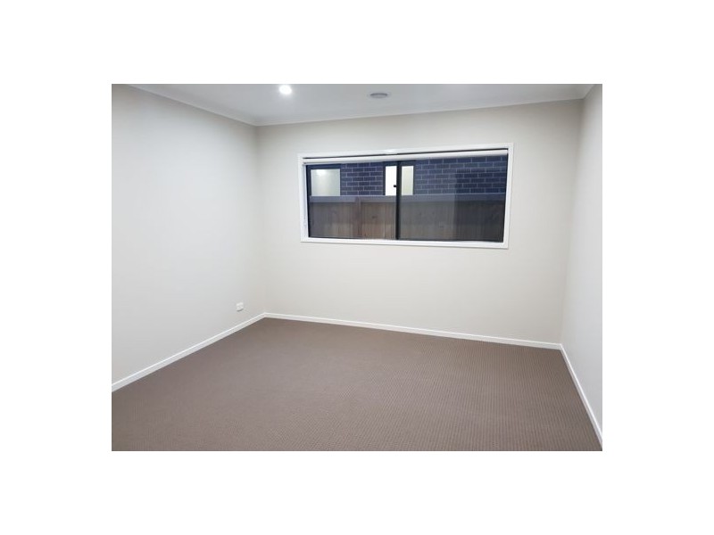 8 Nyanda Grove, Werribee VIC 3030