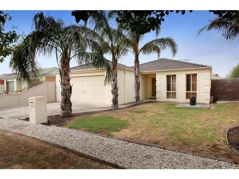 13 Dalkeith Drive, Point Cook VIC 3030