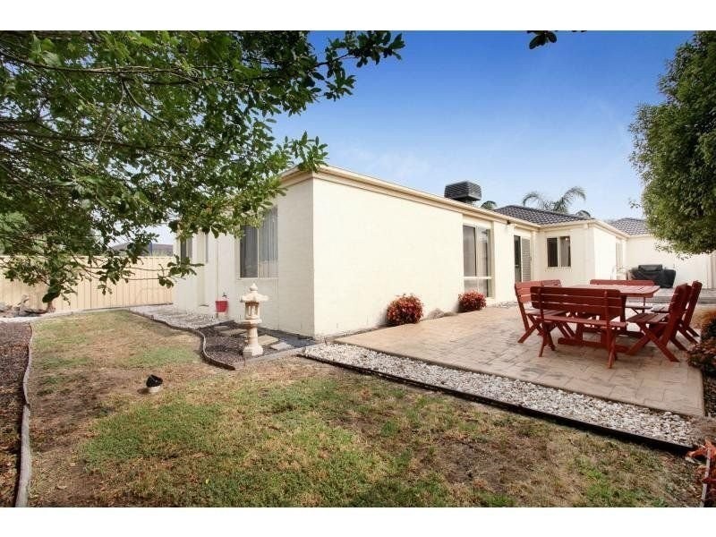 13 Dalkeith Drive, Point Cook VIC 3030