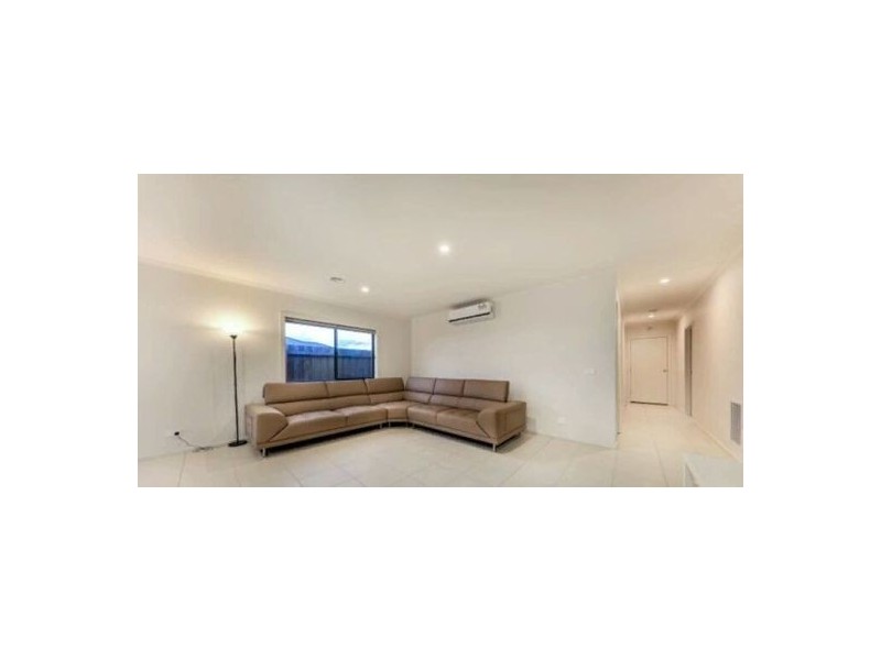 12 Eliza Park Drive, Melton South VIC 3338