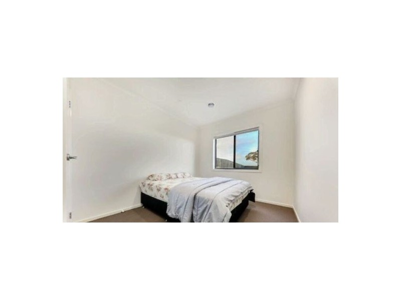 12 Eliza Park Drive, Melton South VIC 3338