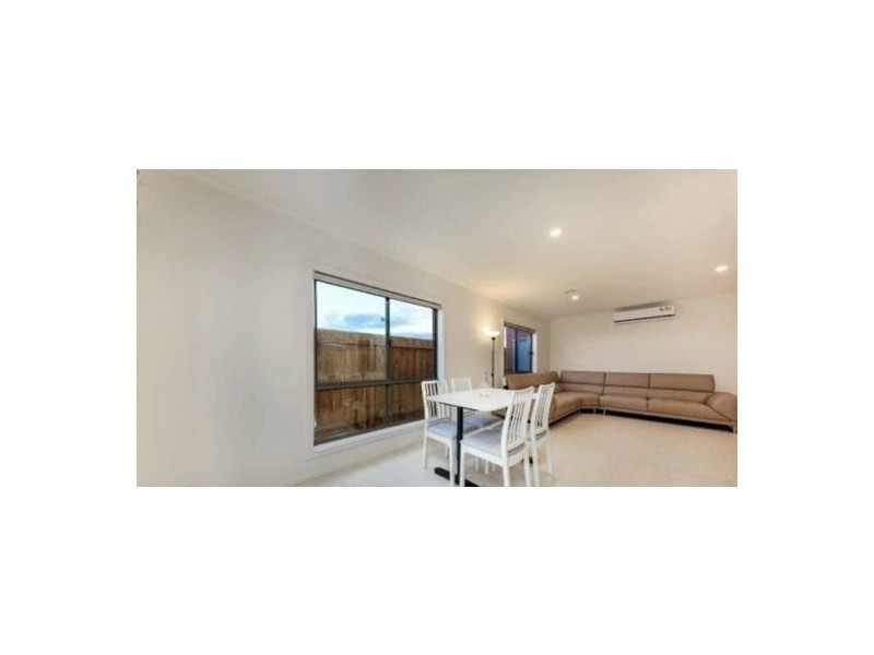 12 Eliza Park Drive, Melton South VIC 3338