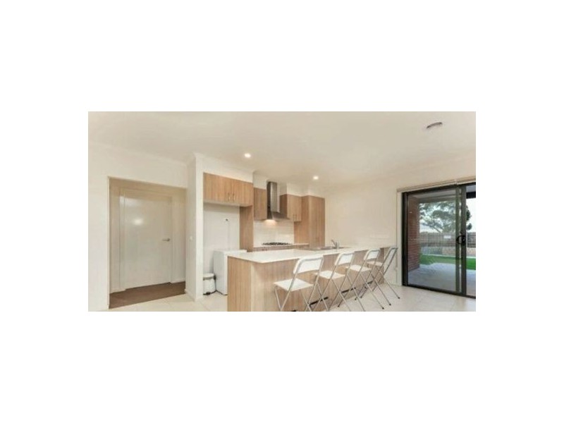 12 Eliza Park Drive, Melton South VIC 3338