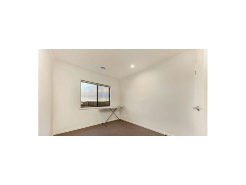 12 Eliza Park Drive, Melton South VIC 3338