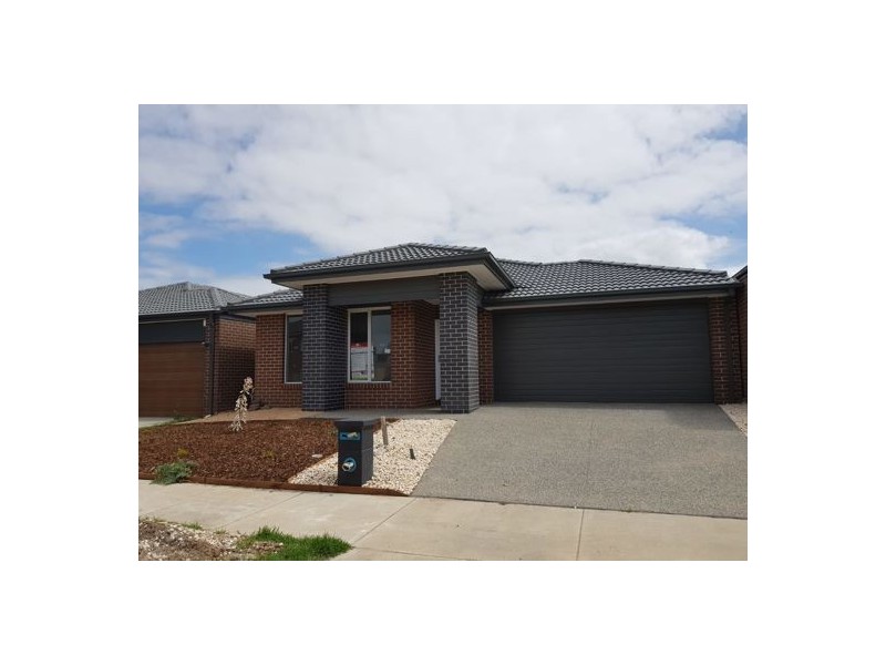 104 Sunnybank Drive, Point Cook VIC 3030