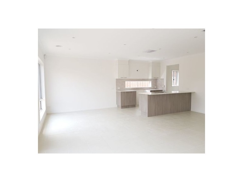 104 Sunnybank Drive, Point Cook VIC 3030