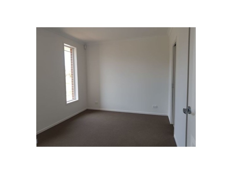 104 Sunnybank Drive, Point Cook VIC 3030