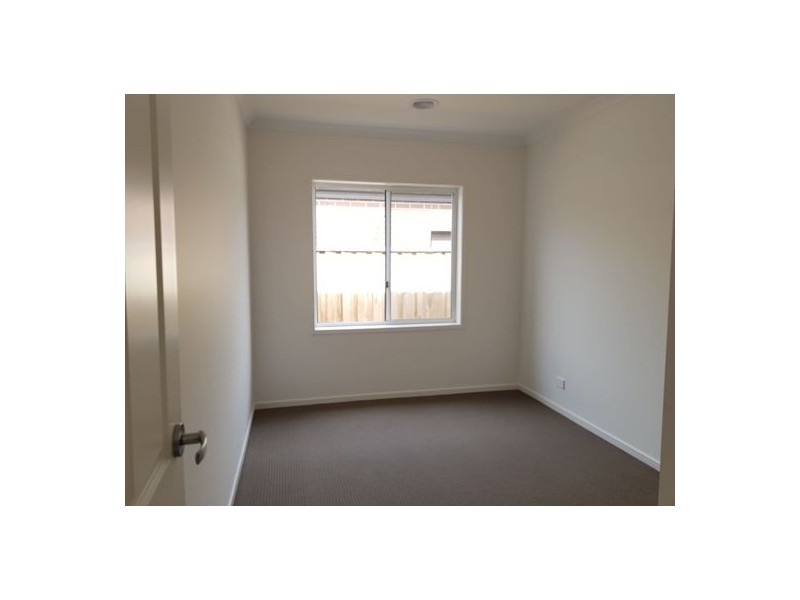 104 Sunnybank Drive, Point Cook VIC 3030