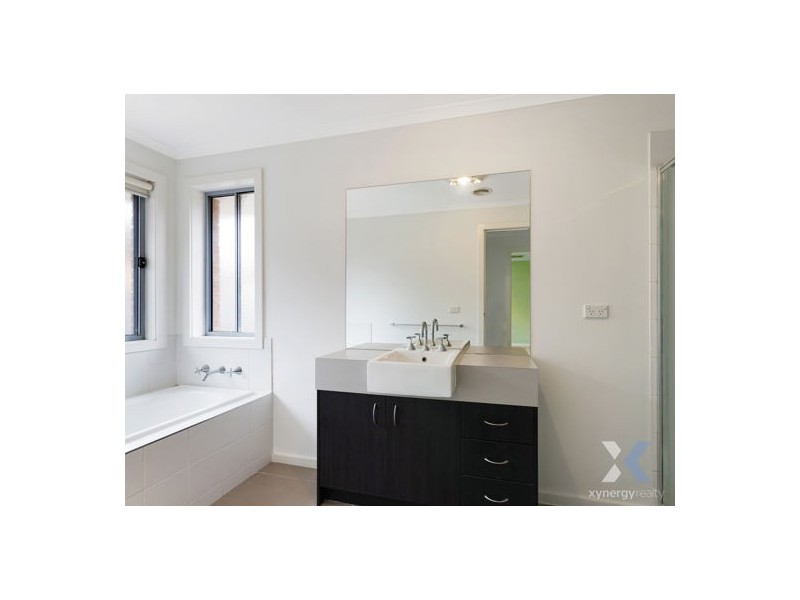 10 Half Moon Terrace, Point Cook VIC 3030