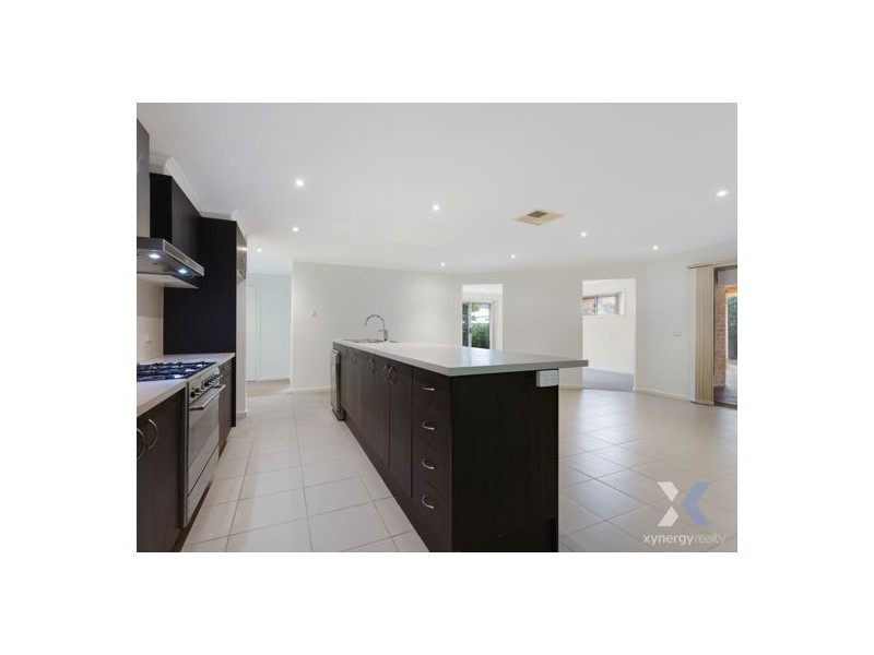 10 Half Moon Terrace, Point Cook VIC 3030