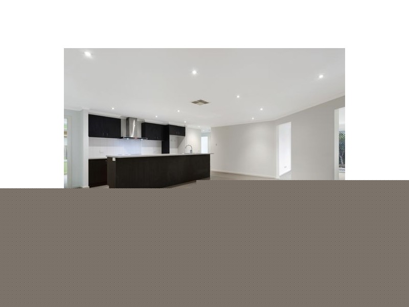 10 Half Moon Terrace, Point Cook VIC 3030