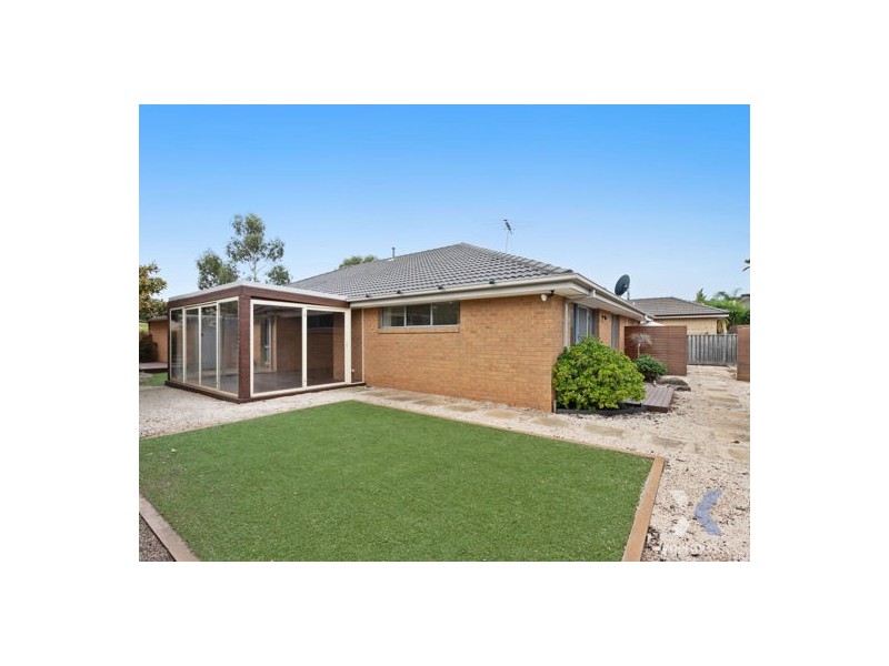 10 Half Moon Terrace, Point Cook VIC 3030