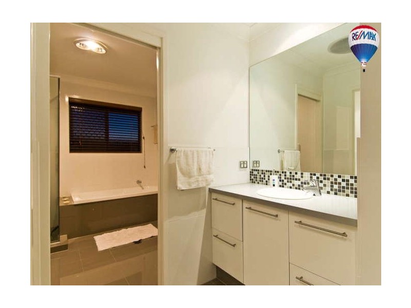 34 Bayswater Avenue, Varsity Lakes QLD 4227