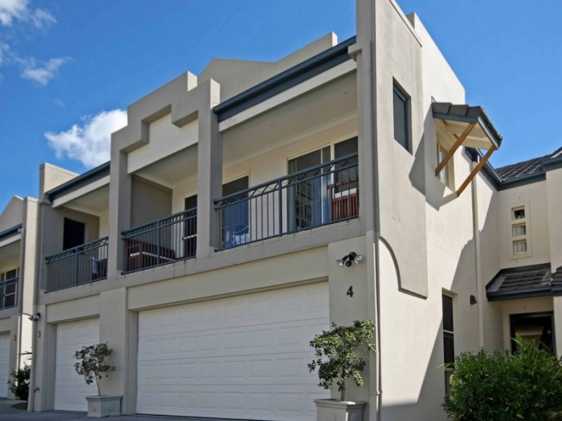 4/13 Ranier Crescent, Varsity Lakes QLD 4227