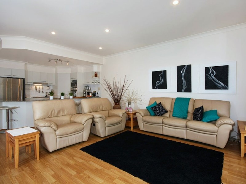 4/13 Ranier Crescent, Varsity Lakes QLD 4227