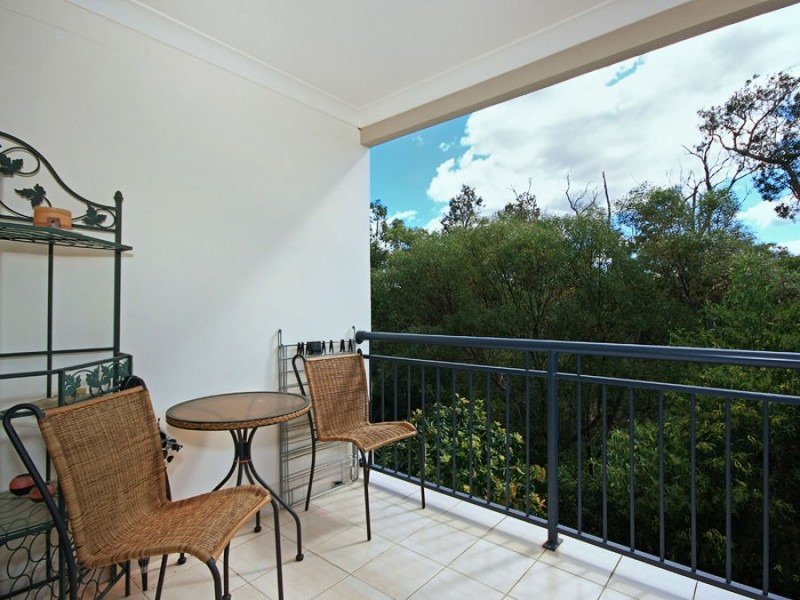 4/13 Ranier Crescent, Varsity Lakes QLD 4227