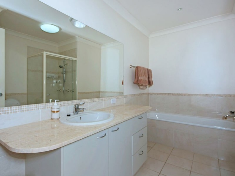 4/13 Ranier Crescent, Varsity Lakes QLD 4227