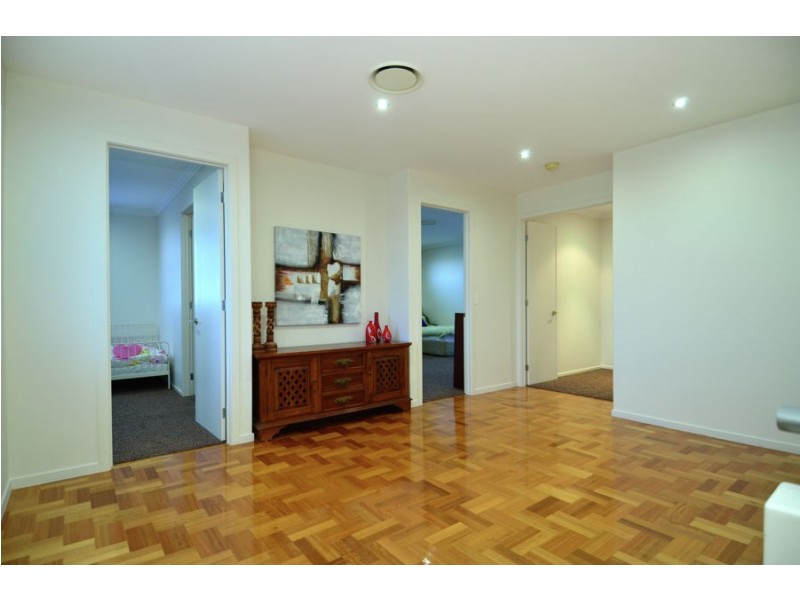 30 Tara Vista Boulevard, Highland Park QLD 4211