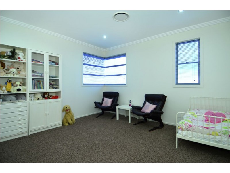 30 Tara Vista Boulevard, Highland Park QLD 4211