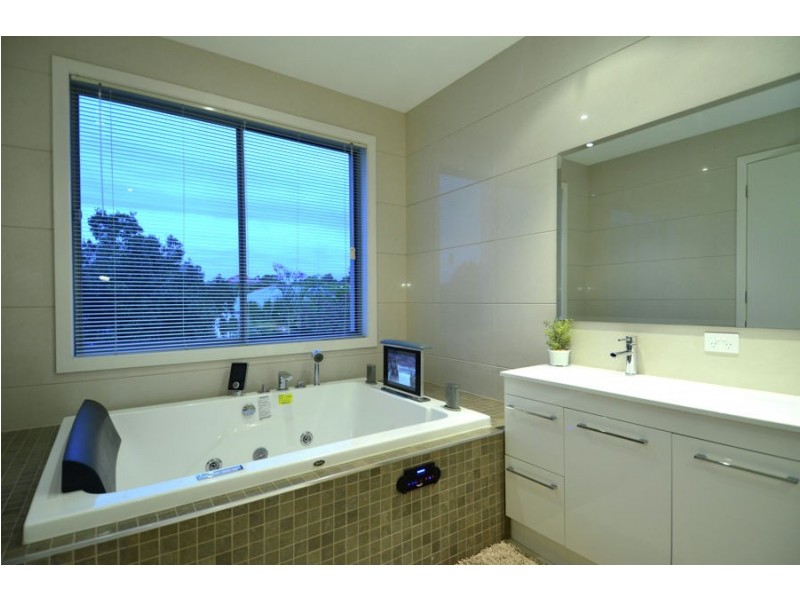 30 Tara Vista Boulevard, Highland Park QLD 4211