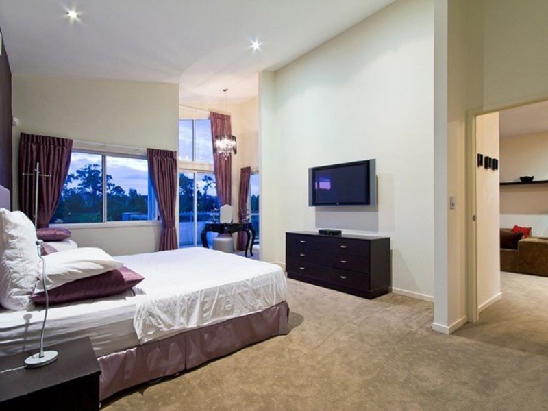 15 Port Peyra Crescent, Varsity Lakes QLD 4227