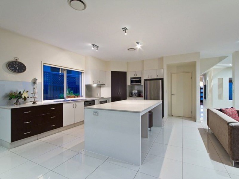 15 Port Peyra Crescent, Varsity Lakes QLD 4227