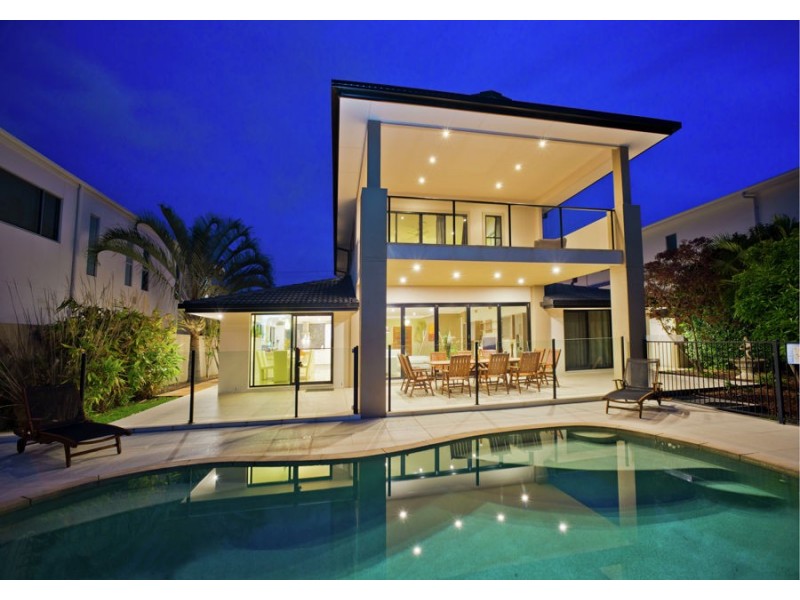 87 Te Peters Drive, Broadbeach Waters QLD 4218