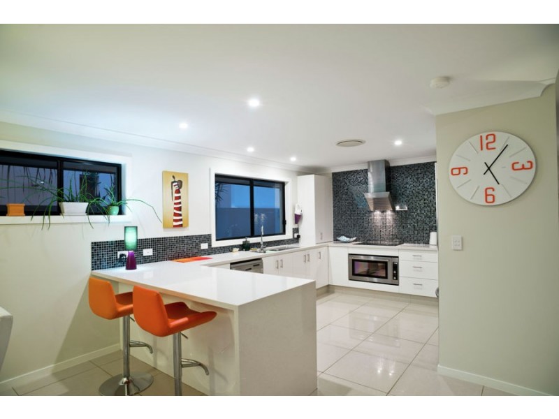 87 Te Peters Drive, Broadbeach Waters QLD 4218
